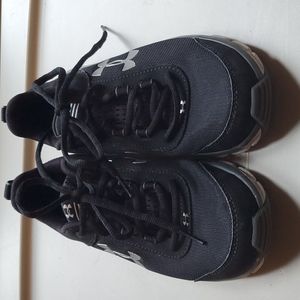 Youth size 5 Under Armour shoes. Black with gray soles.
